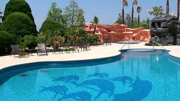 The outdoor pool at Tokyo Disneyland Hotel